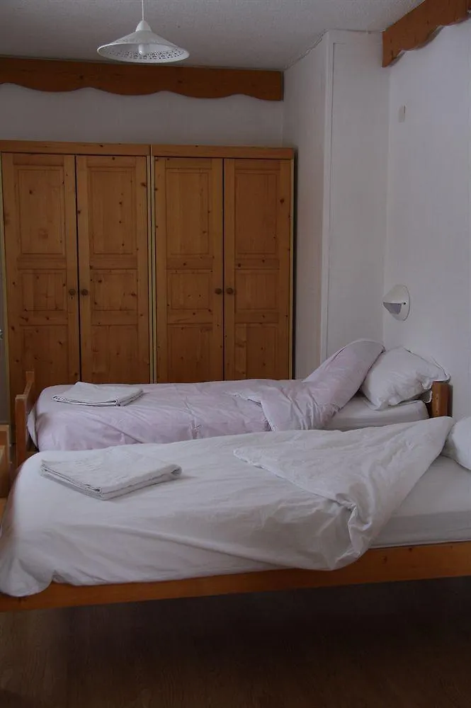 Auberge Les Clairmontelles Le Poizat Hotel