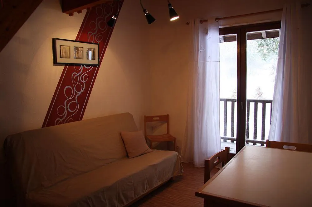 Auberge Les Clairmontelles Le Poizat 3*,